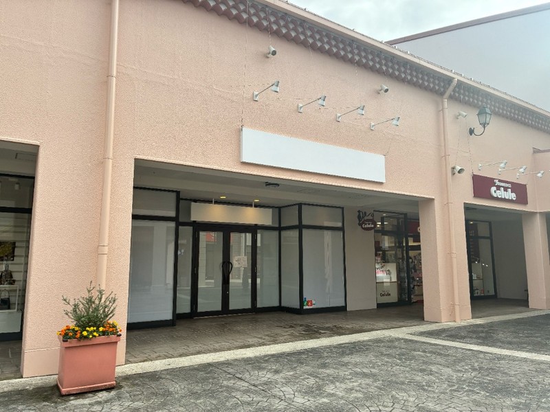 10月27日時点で看板が取り付けられていないMARcourt DESIGNEYEの出店区画